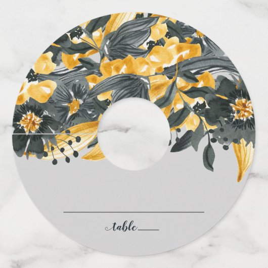 Geel + Grijs Bloemen Elegante Bruiloft Zitplaatsen Wijnglaslabel (Voorkant)