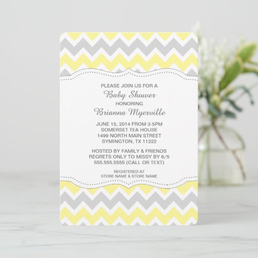 Geel grijs Chevron Baby shower nodigt MODERN uit Kaart (Staand voorkant)