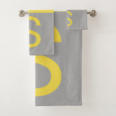 Geel & Grijs Modern Beginletters Monogram Bad Handdoek (Insitu)