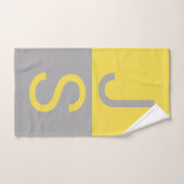 Geel & Grijs Modern Beginletters Monogram Bad Handdoek (Handdoek)