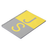 Geel & Grijs Modern Beginletters Monogram Notitieboek (Linkerzijde)