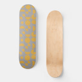 Geel Grijs Modern Elegant Geometrisch Tribal Persoonlijk Skateboard (Voorkant)