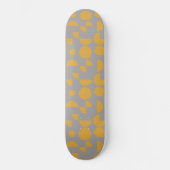 Geel Grijs Modern Elegant Geometrisch Tribal Persoonlijk Skateboard (Voorkant)