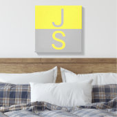 Geel & Grijs Modern Initialen Monogram Canvas Afdruk (Insitu (Slaapkamer))