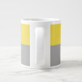 Geel & Grijs Modern Initialen Monogram Grote Koffiekop (Achterkant)