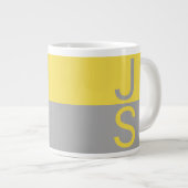 Geel & Grijs Modern Initialen Monogram Grote Koffiekop (Voorkant rechts)