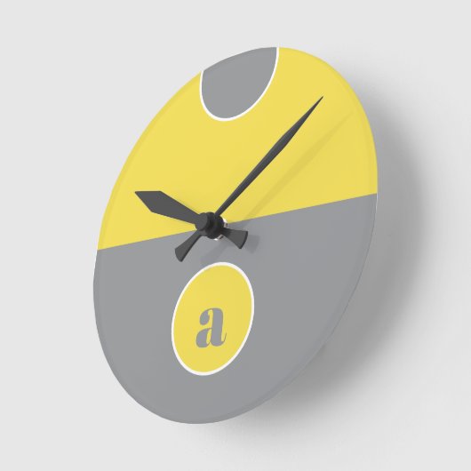 Geel grijs monogram ronde klok (Hoek)