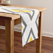 Geel grijs wit diamant geometrisch patroon korte tafelloper (Voorbeeld)