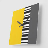 Geel grijs zwart en wit gestreept modern vierkante klok (Hoek)