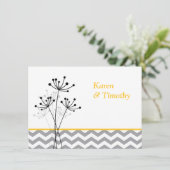 Geel, grijze Floral, Chevron Wedding Invite Kaart (Staand voorkant)