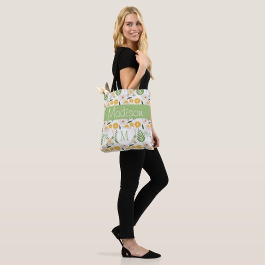 Geel groen Floral Girly Initiaal Monogram Tote Bag (Op model)