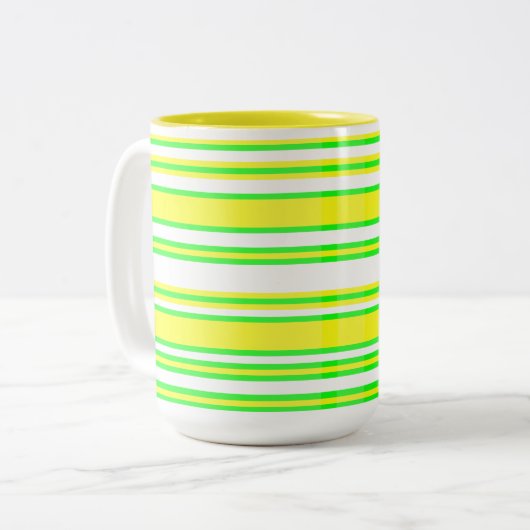 Geel groen horizontaal multi-Stripe Tweekleurige Koffiemok (Voorkant links)