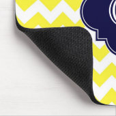 Geel groots Chevron Navy Blue Quatrefoil Monogram Muismat (Hoek)