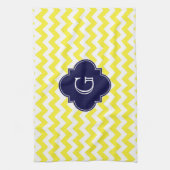 Geel groots Chevron Navy Blue Quatrefoil Monogram Theedoek (Verticaal)