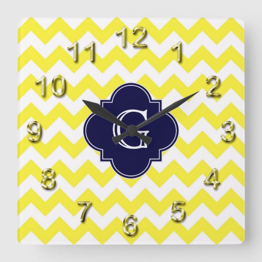 Geel groots Chevron Navy Blue Quatrefoil Monogram Vierkante Klok (Voorkant)