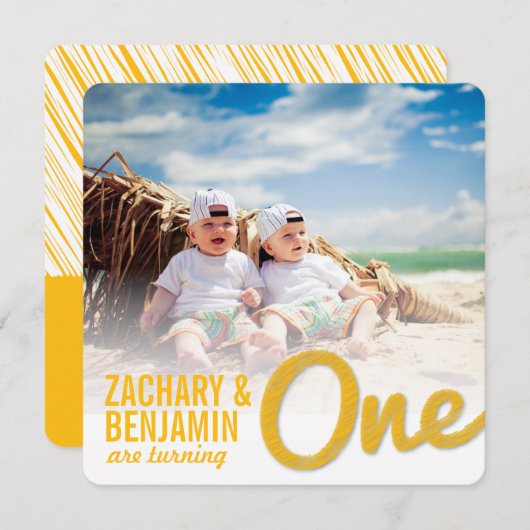 Geel Grote Schets Één Tweeling Baby 1e Verjaardags Kaart (Voorkant / Achterkant)