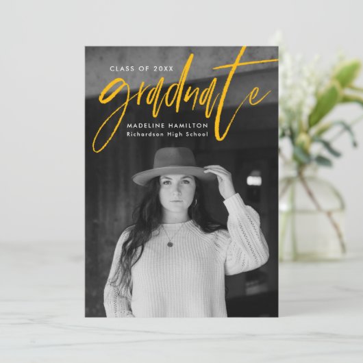 Geel handgeschreven penseelscript 4 Foto Afstudere Aankondiging (Staand voorkant)