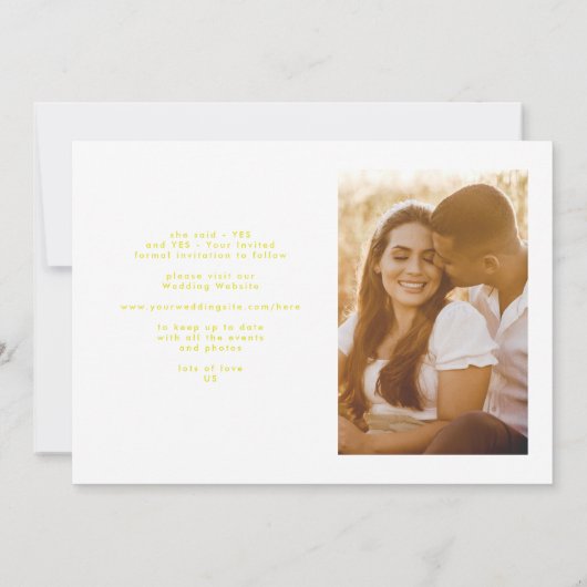 Geel handschrift Modern Foto: Verlichtend Save The Date (Achterkant)