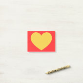 Geel hart post-it® notes (Op bureau)