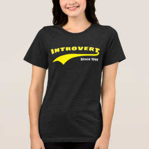 Geel Introvert Typografie Swoosh Aangepaste Datum Tri-Blend Shirt