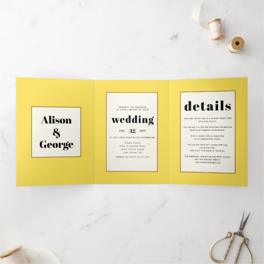 geel jasmijn en initialen bloemenbruiloft drieluik uitnodiging (Binnen)