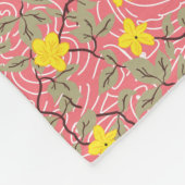 Geel Jasmijnventiel op koraalroze Fleece Deken (Hoek)