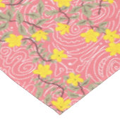 Geel Jasmijnventiel op koraalroze Tafelkleed (Gekanteld)