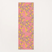 Geel Jasmijnventiel op koraalroze Yogamat (Voorkant)