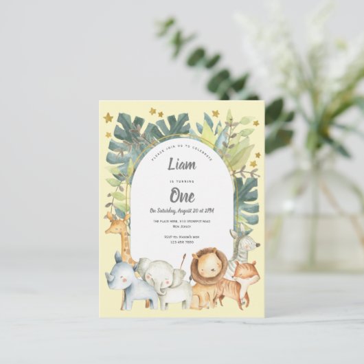 geel, jungle dieren jongen of meisje 1e verjaardag uitnodiging briefkaart (Staand voorkant)
