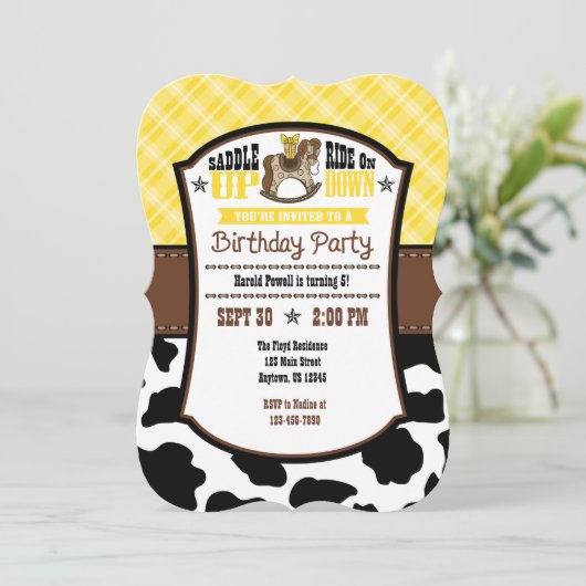 Geel Koeienhuid Cowboy Birthday Invite Kaart (Staand voorkant)