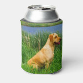 Geel lab in de gras blikjeskoeler (Blikje Achterkant)