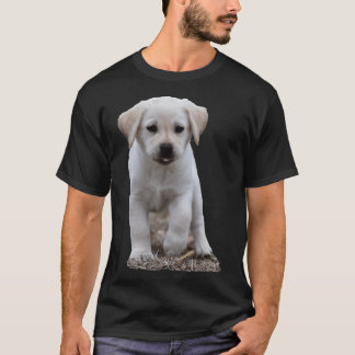 Geel lab puppy proberen te staan t-shirt