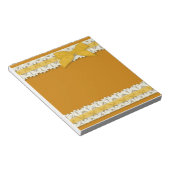 Geel land lace lint boeg groot notitieblok (Schuin)