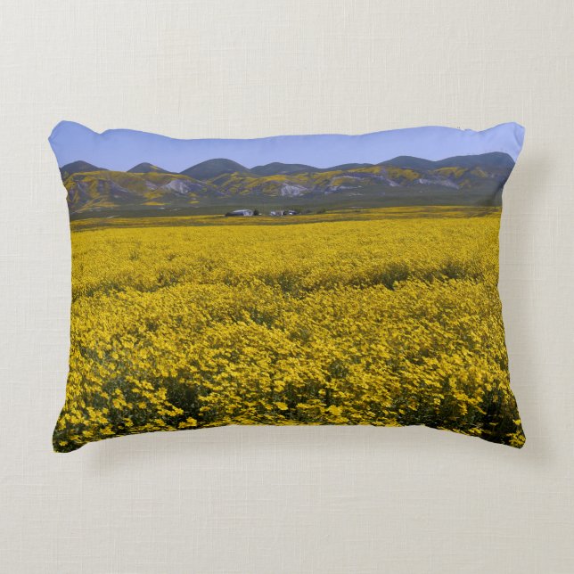 Geel landschap van de bloem decoratief kussen (Voorkant)