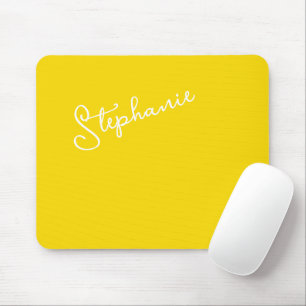Geel Minimalistisch Gepersonaliseerd Script Naam M Muismat