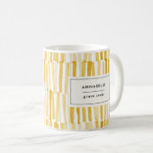 Geel modern abstract patroon gepersonaliseerd cade koffiemok (Voorkant rechts)