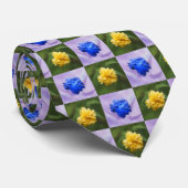 geel of blauw stropdas (Opgerold)