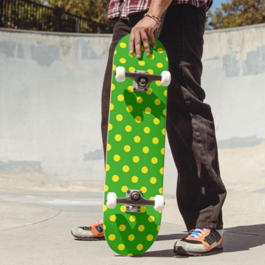 Geel Op Groene Stippen Patroonontwerp Persoonlijk Skateboard