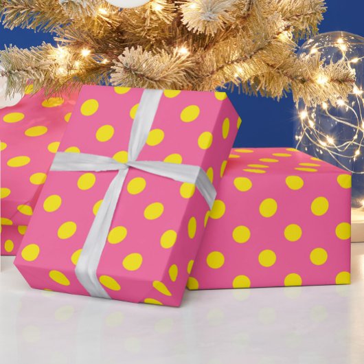 Geel op roze stippen Patroonontwerp Cadeaupapier