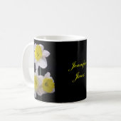 Geel op witte narcis koffiemok (Voorkant links)