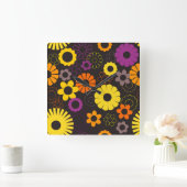 Geel oranje en paars retro bloemen vierkante klok (Huis)