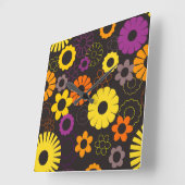 Geel oranje en paars retro bloemen vierkante klok (Hoek)