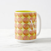 Geel Oranje Polka Dot Monogram Tweekleurige Koffiemok (Voorkant rechts)
