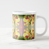 Geel Orchideeën Patroon Grote Koffiekop (Rechts)