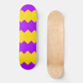 Geel & Paarse Zig Zag Streep Skateboard (Voorkant)