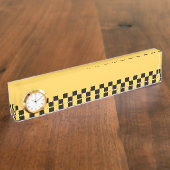 Geel patroon met stuurcabinecontrole naambordje (Zijkant)