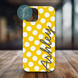 Geel pokadopatroon met grijze naam iPhone 15 mini hoesje