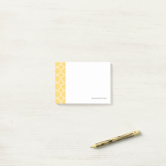 Geel Quatrefoil Patroon Post-it® Notes (Op bureau)