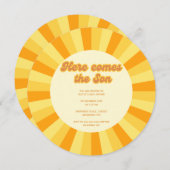 Geel, retro hier komt het zoonjongen baby shower kaart (Voorkant / Achterkant)