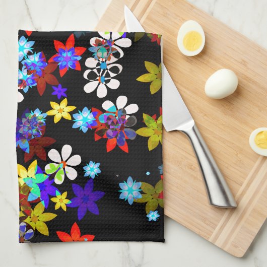Geel, rood, blauw, crème, Violet Flowers op zwart Theedoek (Quarter Fold)